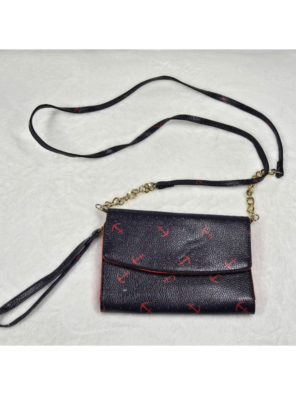 G.H Bass & Co Women's Wristlet Crossbody Navy And Red Anchor Purse